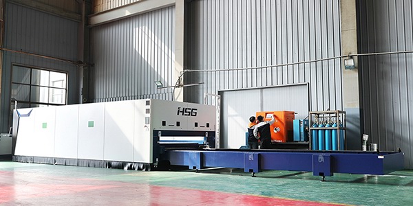 前迅新工廠激光切割、鈑金折彎等設備移機安裝調(diào)試完畢，投入生產(chǎn)