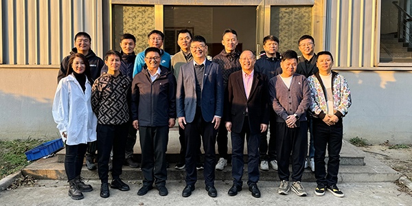 “紙上得來終覺淺，絕知此事要躬行?！?，蘇州前迅牽手躬行，與愛同行！
