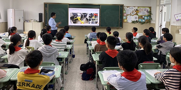 點燃科技夢想，培育創(chuàng)新志向——蘇州前迅工業(yè)機器人應用科普進校園活動