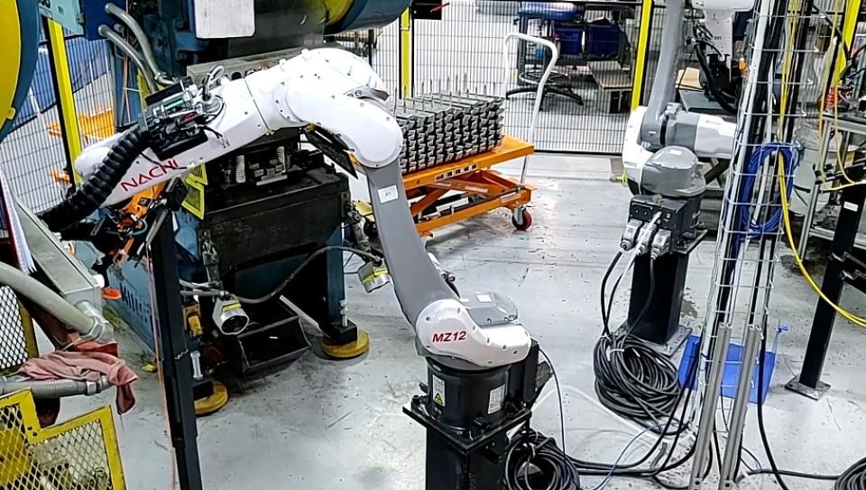 MZ12自動化折彎機(jī)上下取件